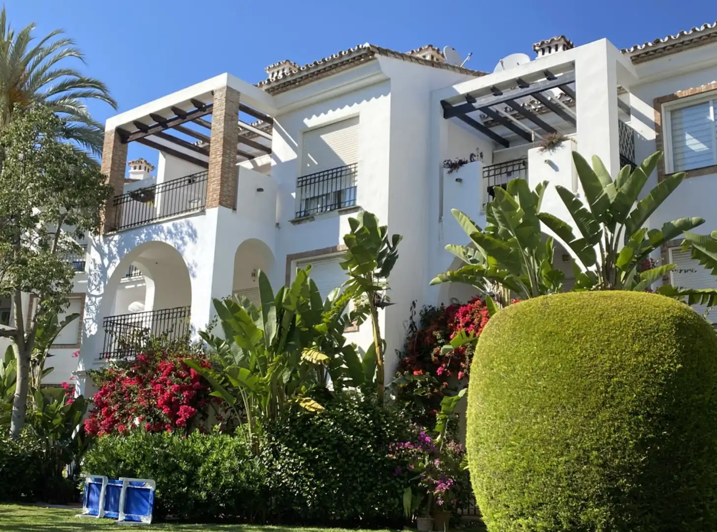 Vista exterior de Piso de alquiler en Estepona con Aire acondicionado, Terraza y Amueblado