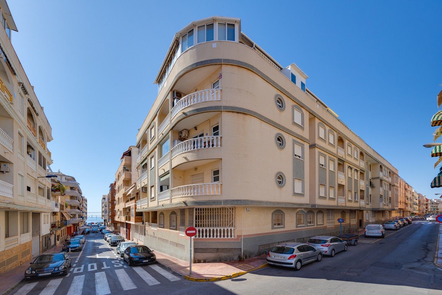 Vista exterior de Ático en venta en Torrevieja con Aire acondicionado, Calefacción y Terraza