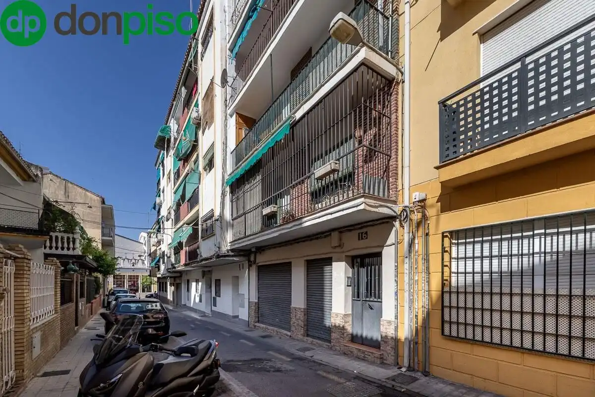 Außenansicht von Wohnung zum Verkauf in Granada