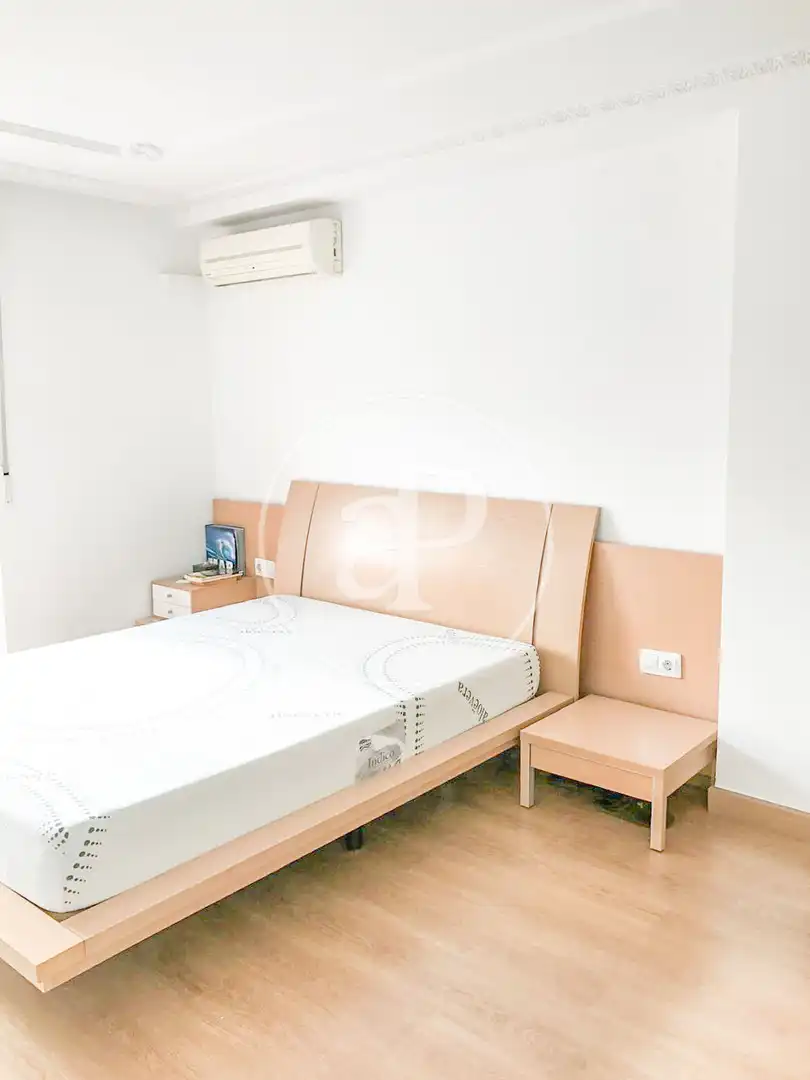 Schlafzimmer von Wohnung zur Miete in Valencia mit Klimaanlage, Heizung und Möbliert