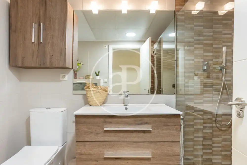 Bathroom of Flat for sale in Valencia  with Air Conditioner, Heating and Private garden