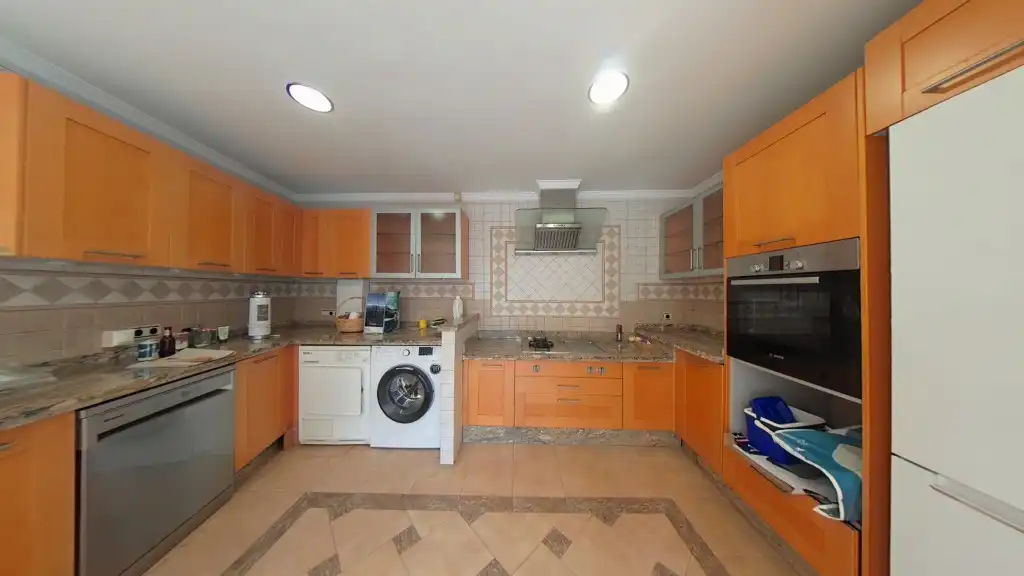 Cuina de Casa o xalet en venda en Vélez-Málaga amb Aire condicionat, Terrassa i Jacuzzi