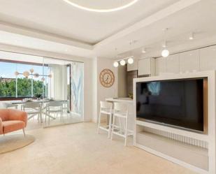 Sala d'estar de Apartament de lloguer en Marbella amb Aire condicionat, Terrassa i Piscina