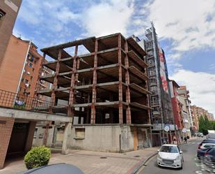 Vista exterior de Edifici en venda en Avilés