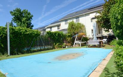 Swimming pool of Single-family semi-detached for sale in Villanueva de la Cañada  with Swimming Pool