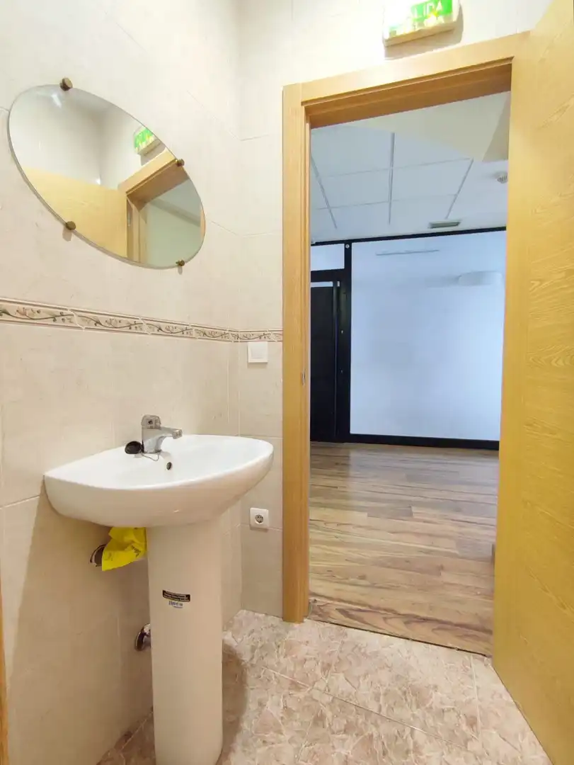 Badezimmer von Geschaftsraum zum Verkauf in  Pamplona / Iruña