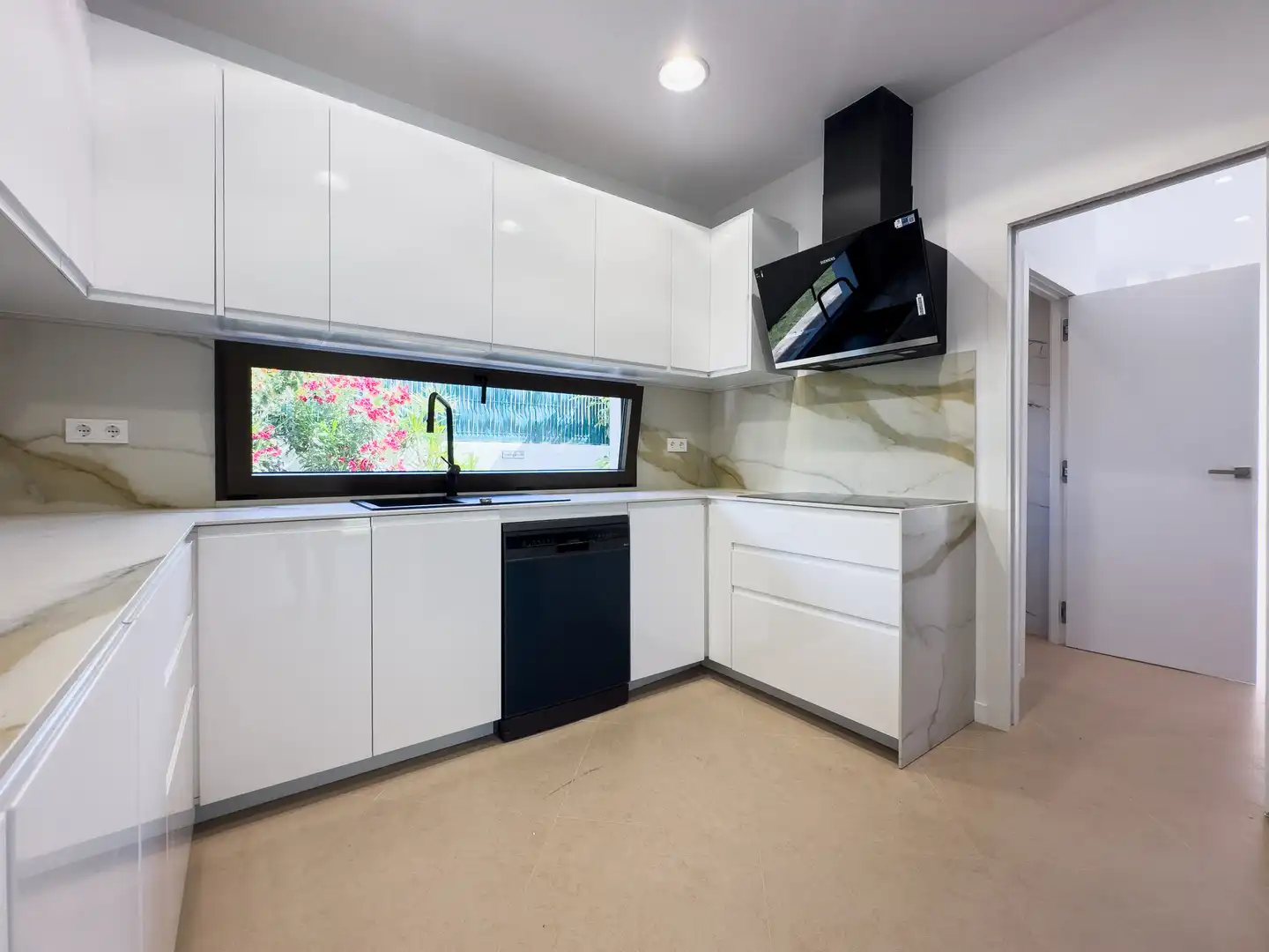 Cocina de Casa o chalet en venta en Estepona con Aire acondicionado, Jardín privado y Terraza