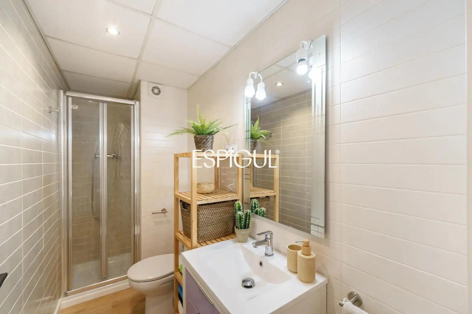 Baño de Piso en venta en Montgat con Aire acondicionado, Calefacción y Terraza