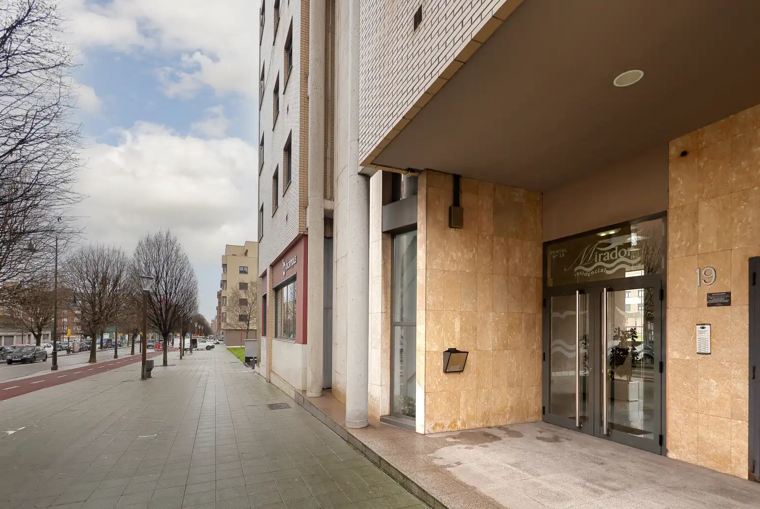 Vista exterior de Pis en venda en Gijón  amb Calefacció i Traster