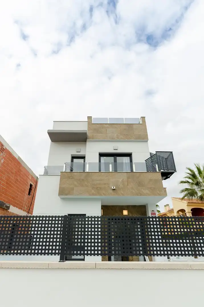 Vista exterior de Casa o chalet en venta en Torrevieja con Aire acondicionado, Jardín privado y Terraza