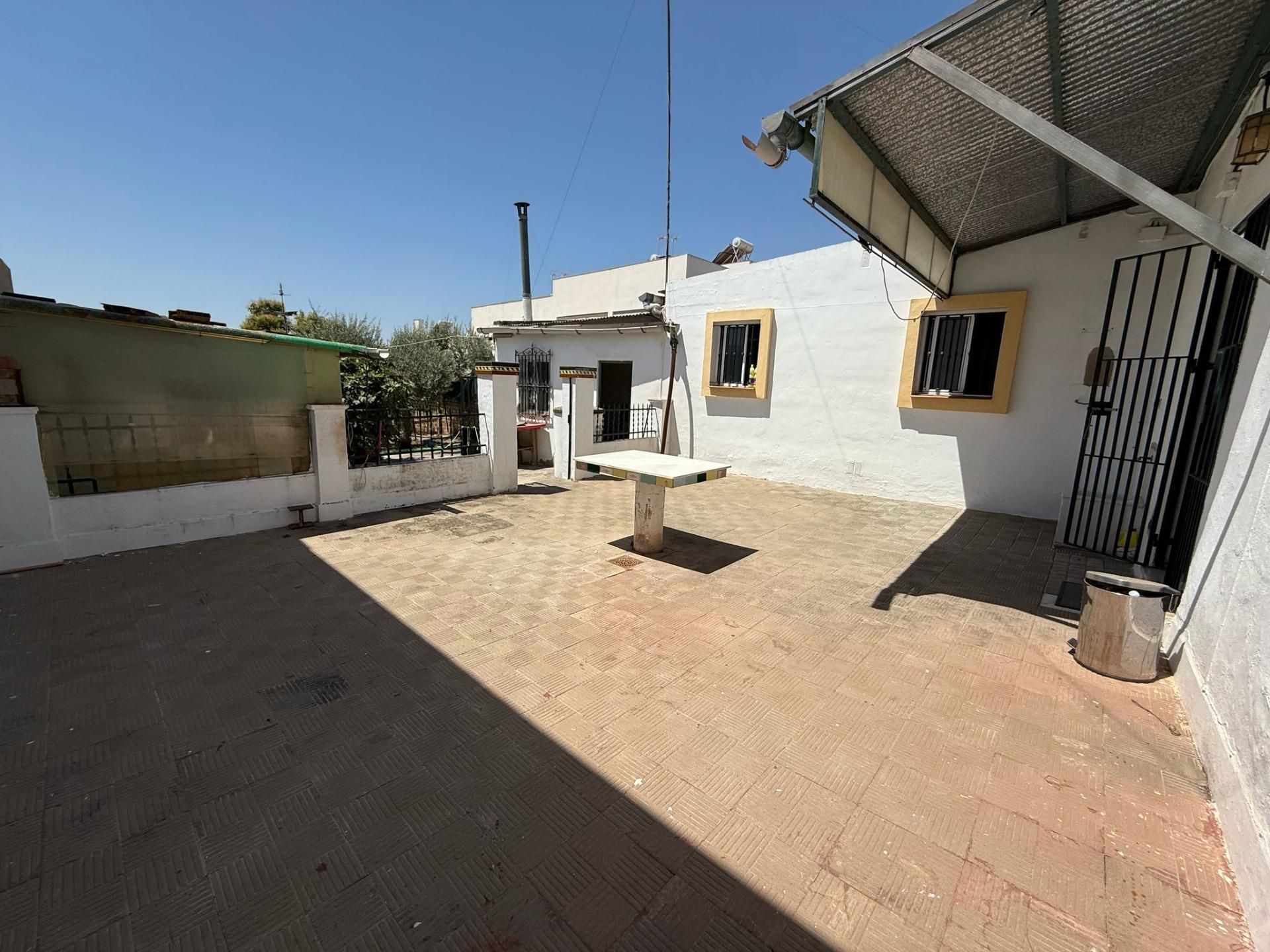Vista exterior de Casa o xalet en venda en Gines amb Traster