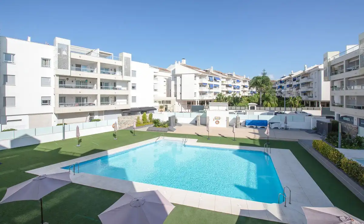 Piscina de Apartament en venda en Marbella amb Aire condicionat, Terrassa i Piscina comunitària