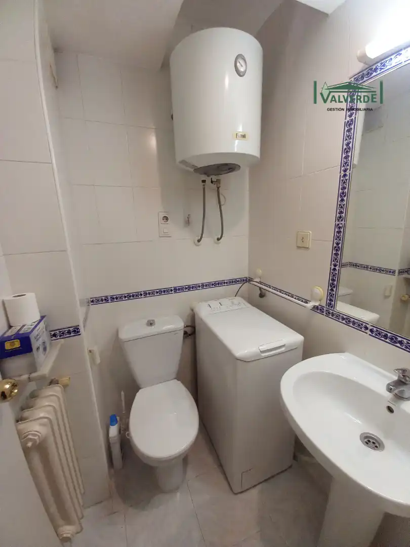Baño de Estudio de alquiler en Granada con Calefacción, Amueblado y Lavadora