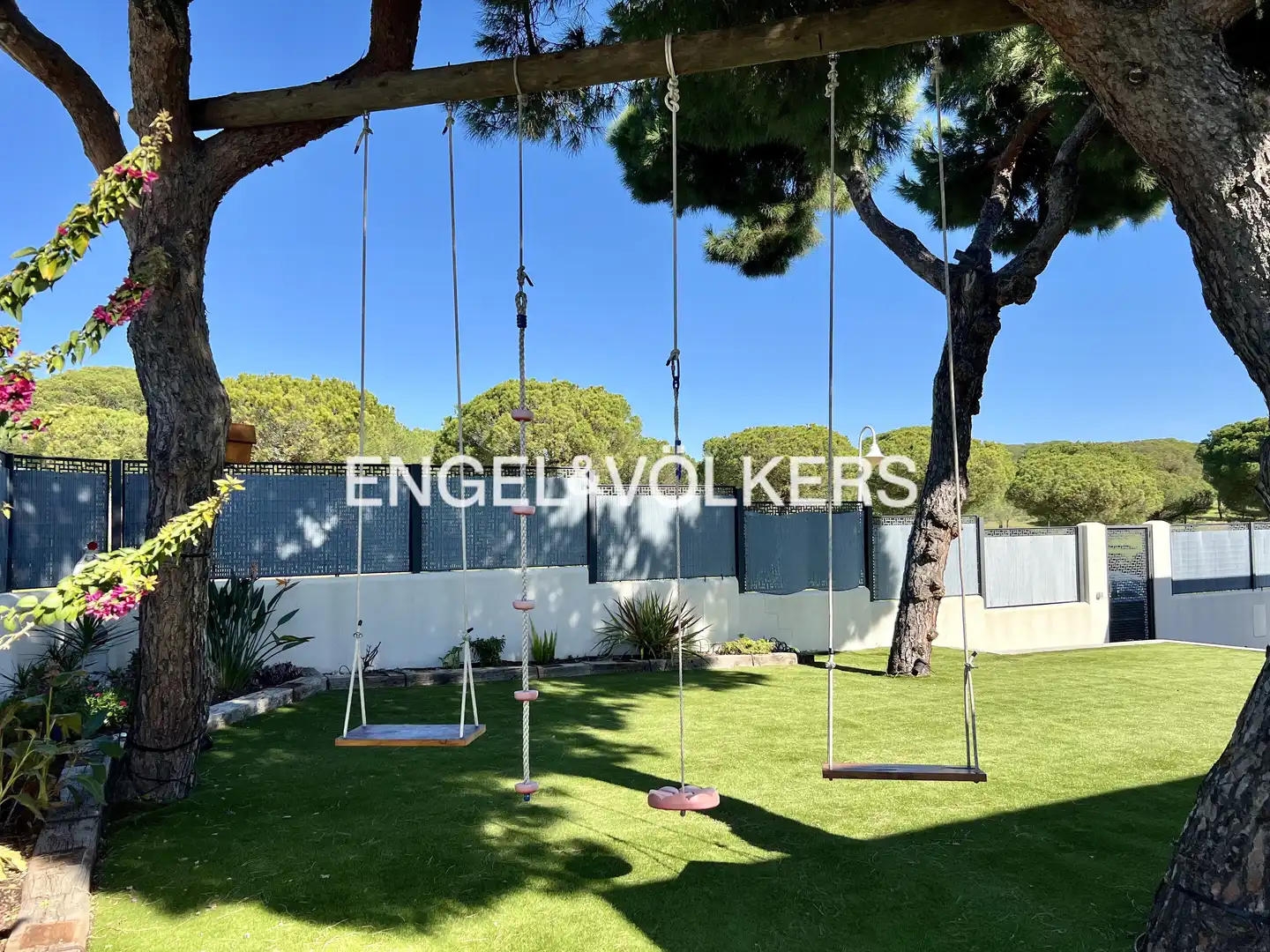 Garden of Houses for sale in El Portil  with Air Conditioner, Heating and Private garden