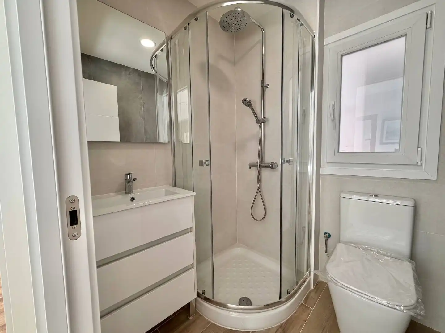 Baño de Piso en venta en  Madrid Capital con Aire acondicionado