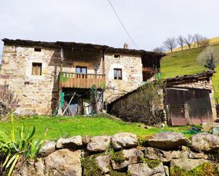 Vista exterior de Casa o xalet en venda en Vega de Pas amb Calefacció, Jardí privat i Terrassa