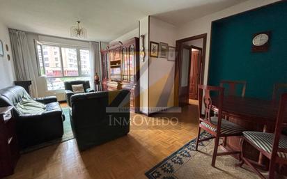 Sala d'estar de Pis en venda en Oviedo  amb Calefacció, Parquet i Traster