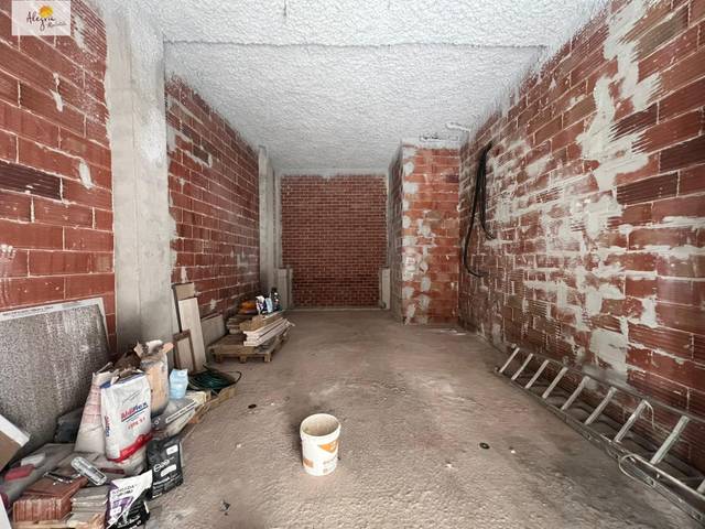 Local comercial en Alquiler en Avenida BURJASOT en Marxalenes