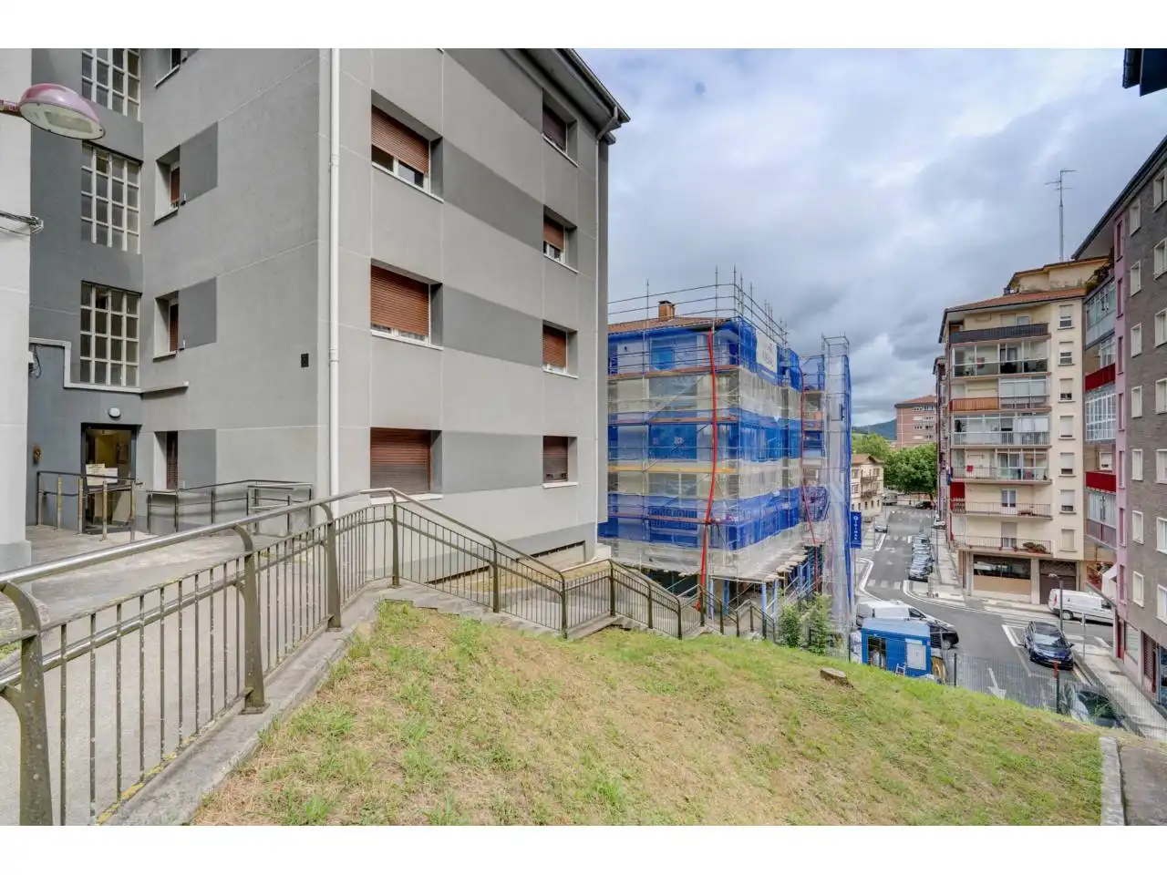 Vista exterior de Pis en venda en Hernani amb Calefacció, Terrassa i Moblat