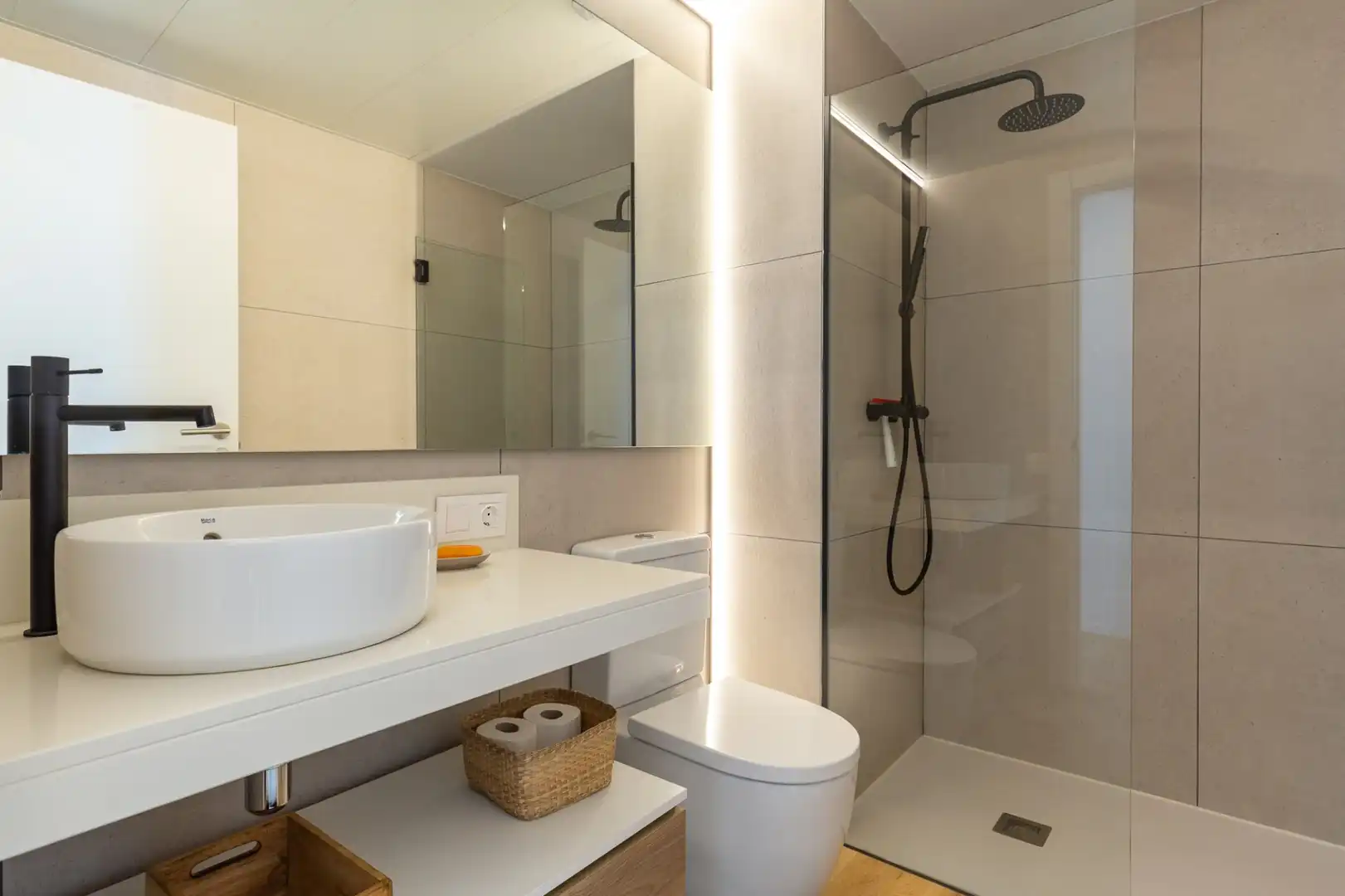 Bathroom of Flat for sale in Sant Pol de Mar  with Air Conditioner, Heating and Terrace