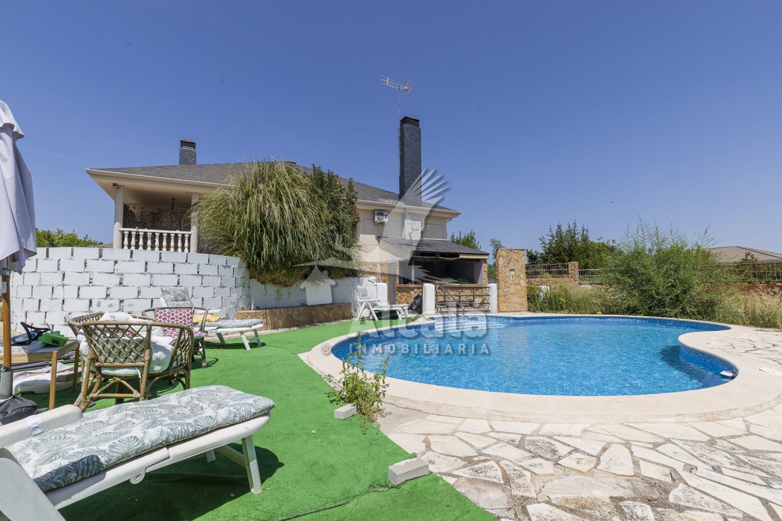Vista exterior de Casa o xalet en venda en Camarma de Esteruelas amb Calefacció, Traster i Piscina