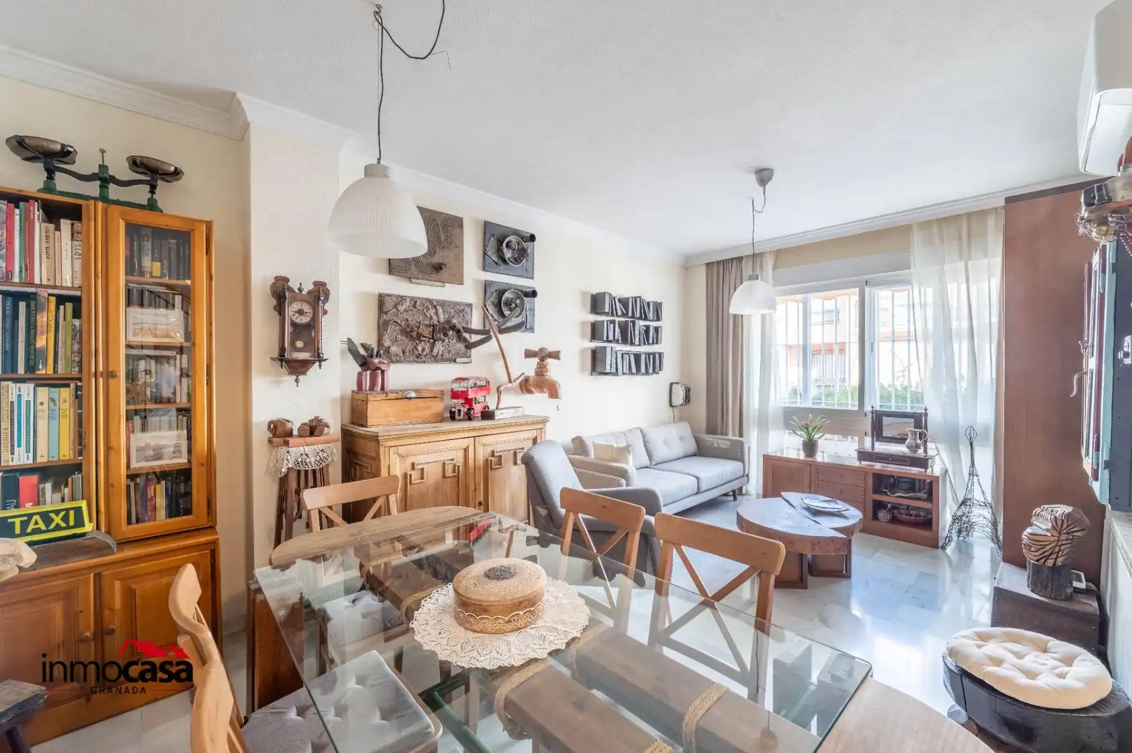 Wohnzimmer von Einfamilien-Reihenhaus zum Verkauf in Granada mit Klimaanlage
