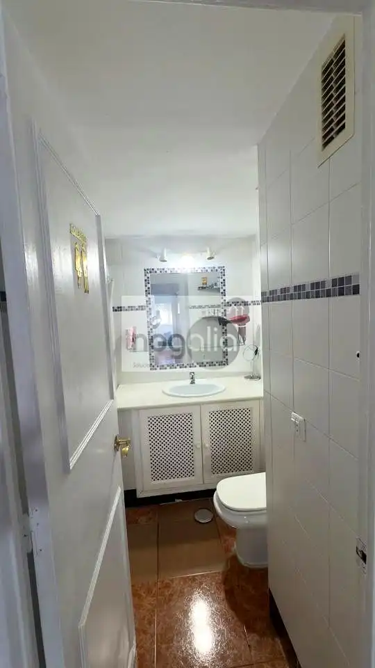 Badezimmer von Wohnung zur Miete in Sevilla mit Klimaanlage und Möbliert