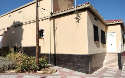 Exterior view of Single-family semi-detached for sale in Puertollano  with Air Conditioner, Heating and Private garden