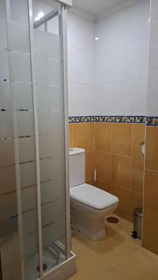Badezimmer von Maisonette zum Verkauf in Sur
