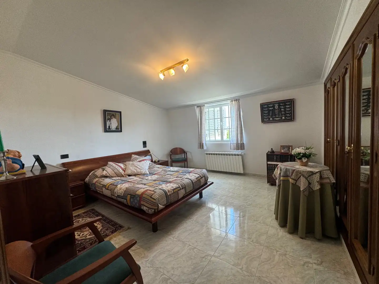 Habitación de Casa adosada en venta en Valoria la Buena con Calefacción, Jardín privado y Parquet