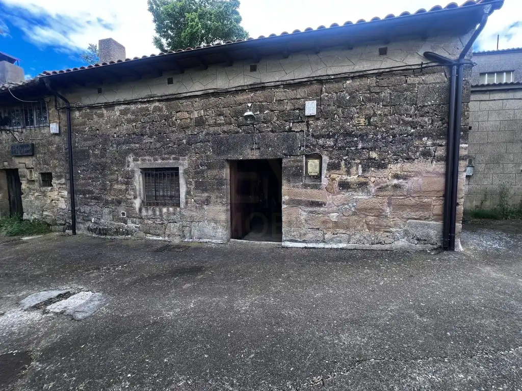 Vista exterior de Edificio en venta en Rodezno