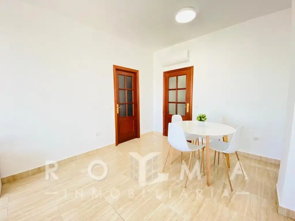 Sala de estar de Piso de alquiler en Dos Hermanas con Aire acondicionado, Trastero y Balcón