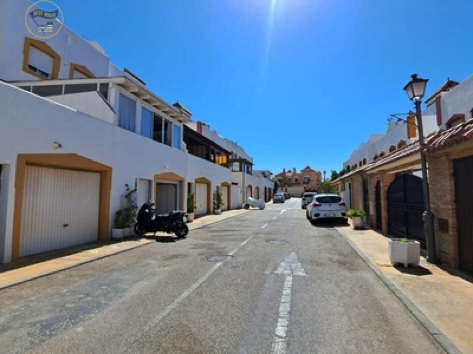 Vista exterior de Casa o xalet en venda en Marbella amb Aire condicionat, Jardí privat i Terrassa