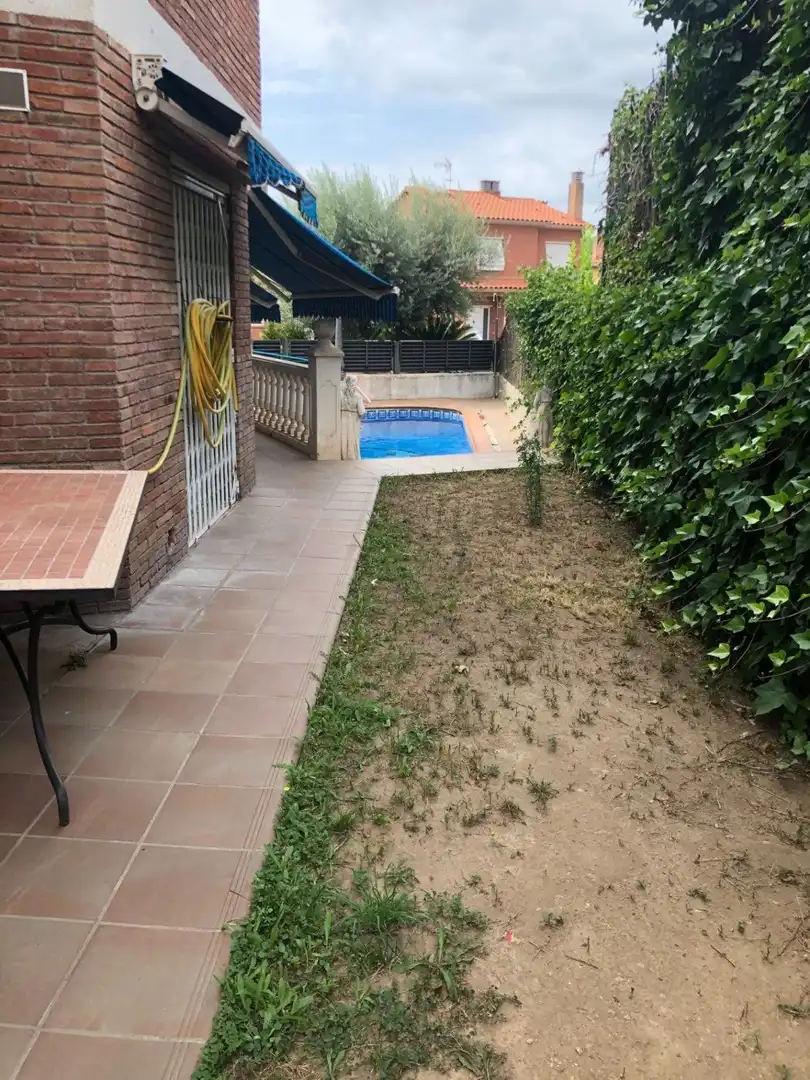 Piscina de Casa o chalet en venta en Martorell con Aire acondicionado, Calefacción y Jardín privado