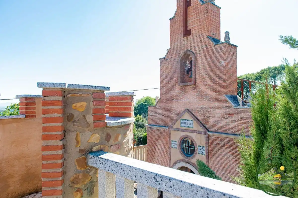 Vista exterior de Casa o xalet en venda en Quintana del Castillo amb Calefacció, Jardí privat i Terrassa
