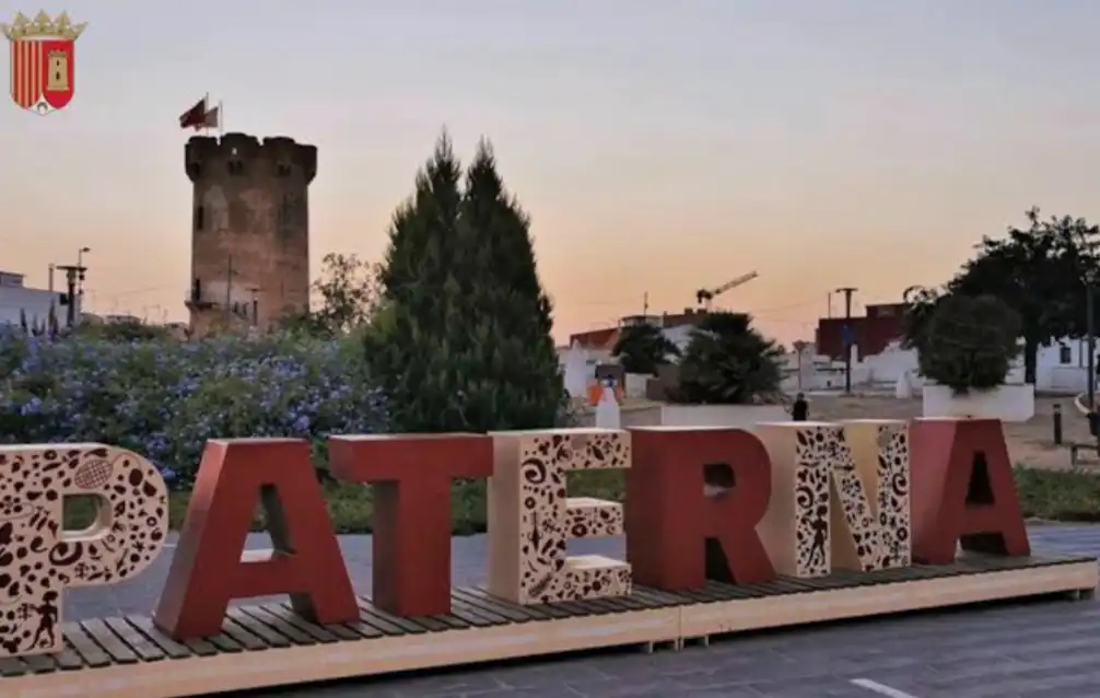 Exterior view of Apartments for sale in Paterna  with Air Conditioner, Furnished and Oven