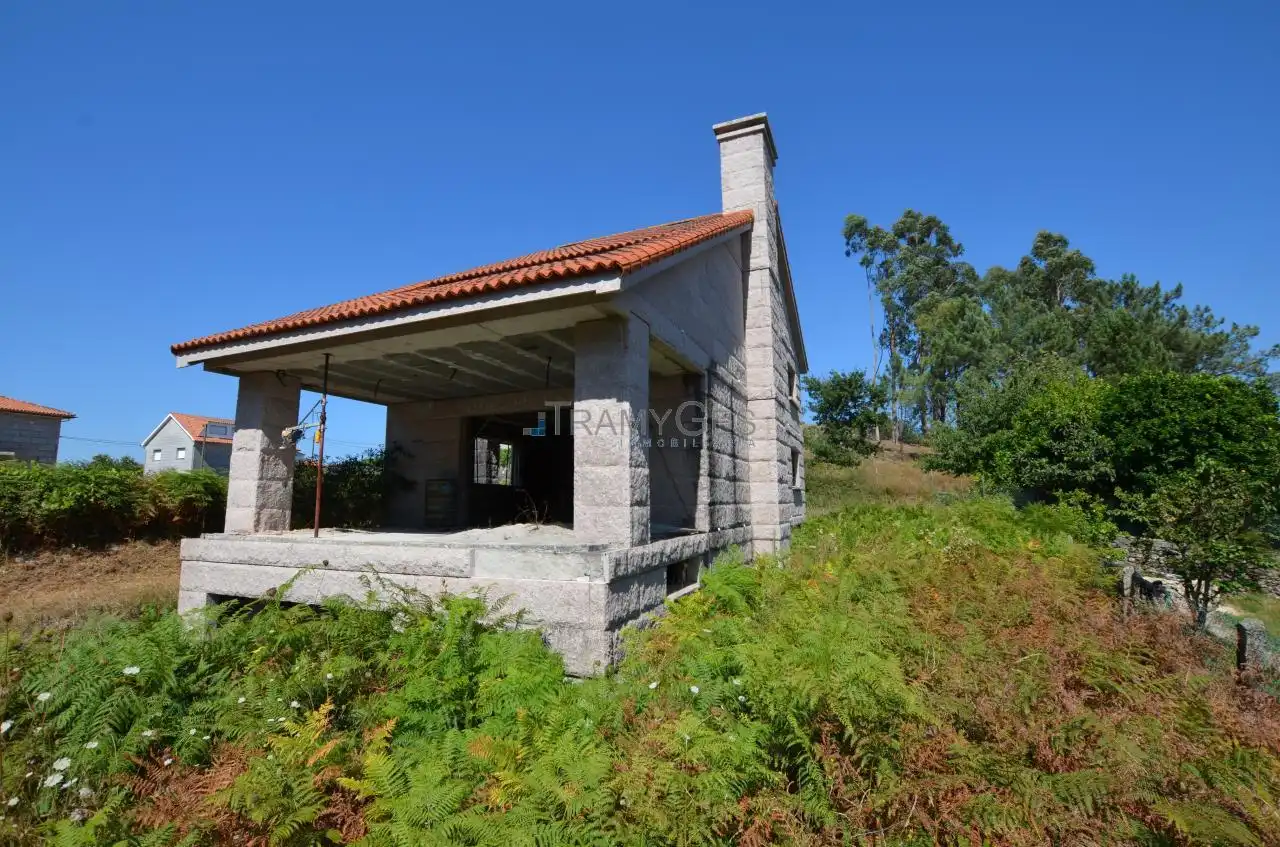 Casa o xalet en venda en Redondela amb Jardí privat, Terrassa i Traster