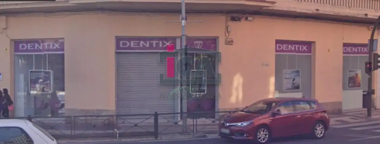 Local comercial en venda a PLAZA DE AMÉRICA (CRUZ DE LOS CAIDOS) CÁNOVAS