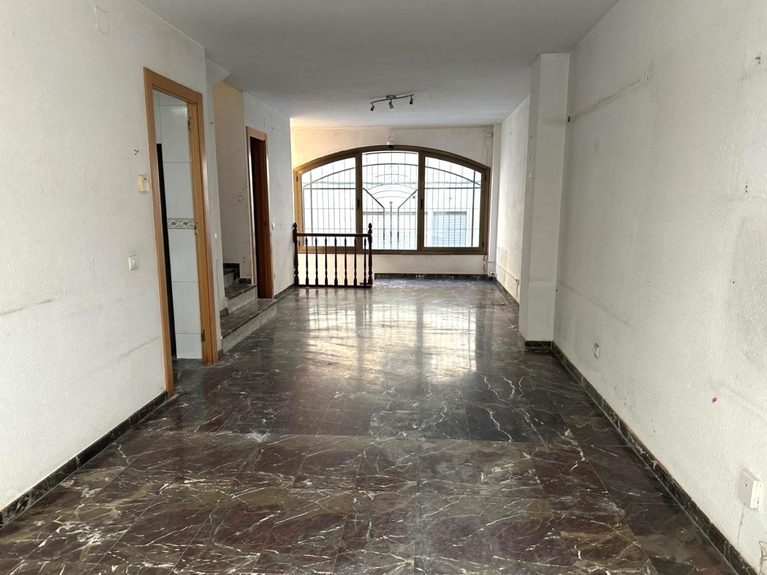 House or chalet for sale in Centre