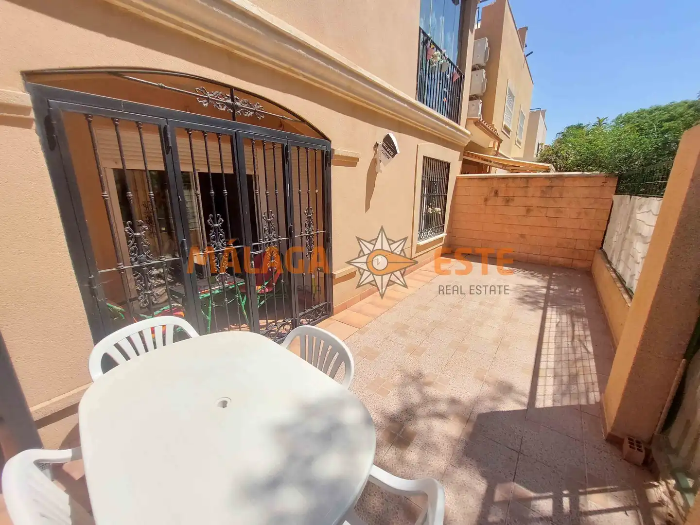 Vista exterior de Casa o xalet en venda en Vélez-Málaga amb Terrassa i Traster