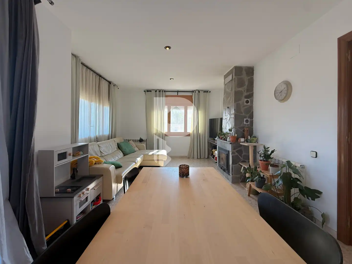 Sala d'estar de Casa o xalet en venda en Vallirana amb Aire condicionat, Calefacció i Jardí privat