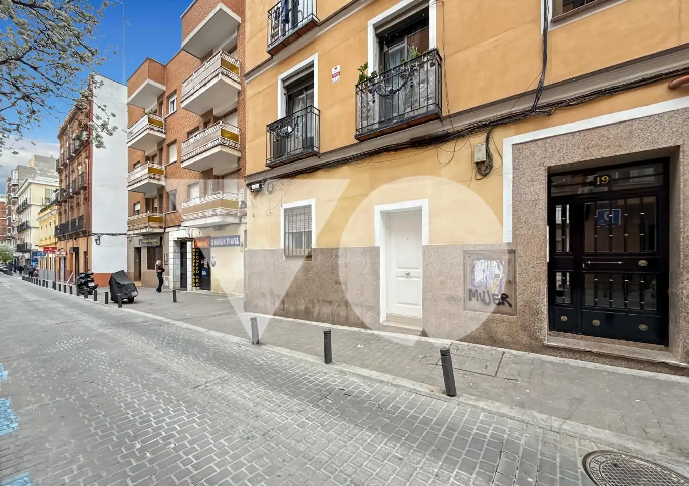 Vista exterior de Planta baixa en venda en Madrid amb Aire condicionat
