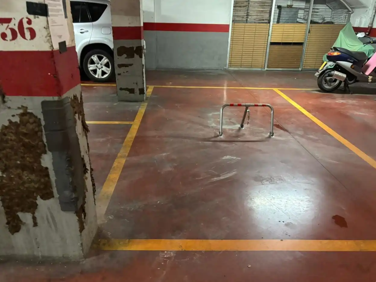 Parkplatz von Garage zum Verkauf in Rubí