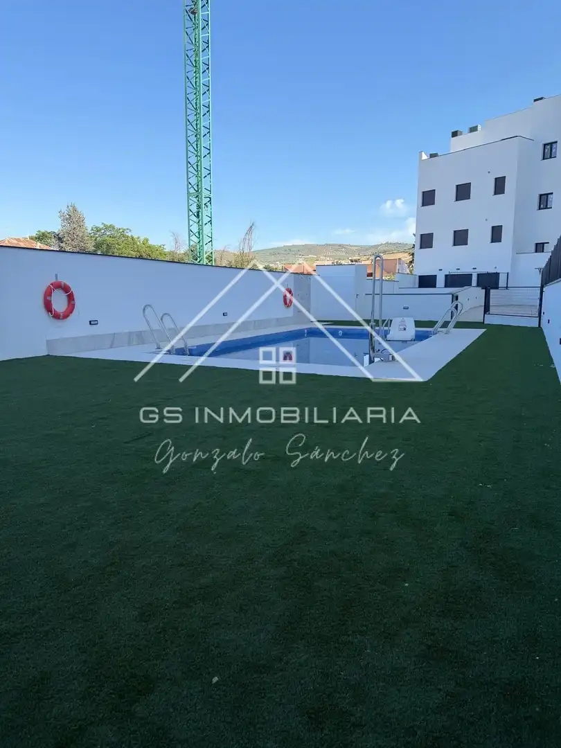 Piscina de Piso en venta en Lucena con Aire acondicionado y Trastero
