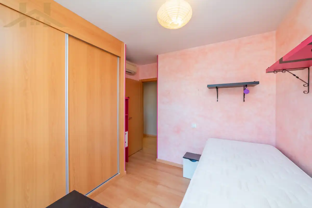 Flat for sale in Calle del Planeta Venus, Parla Este