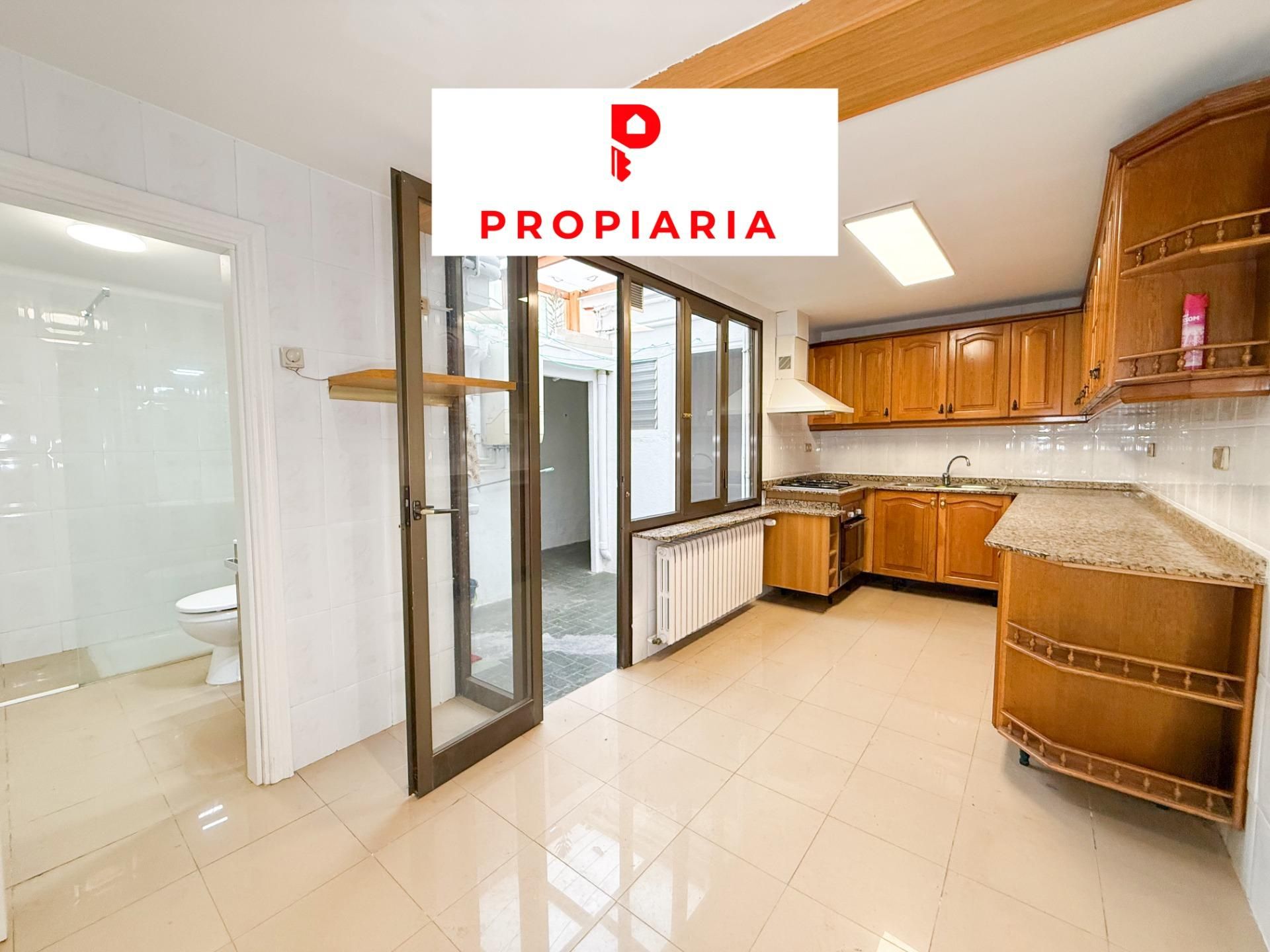 Kitchen of Single-family semi-detached for sale in Sant Vicenç Dels Horts