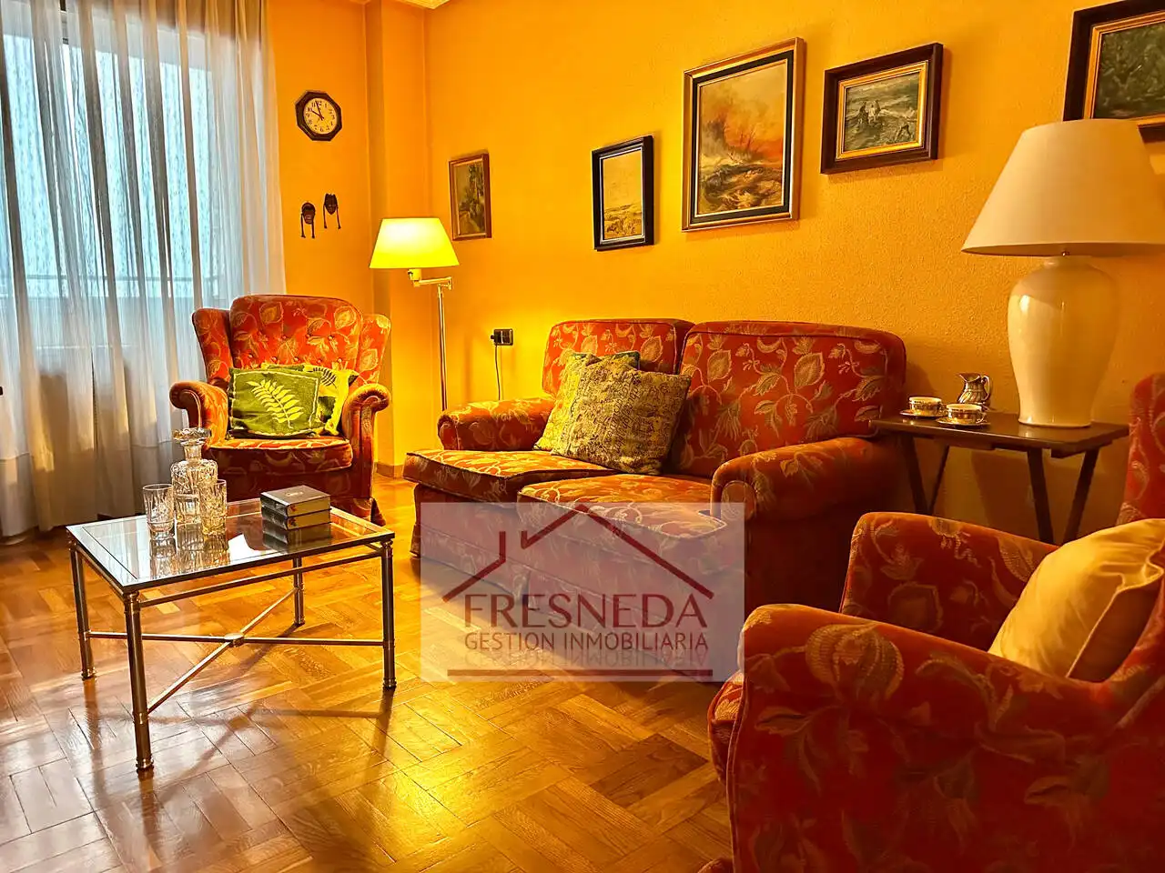 Sala de estar de Piso en venta en Oviedo  con Calefacción, Terraza y Trastero