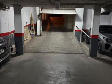 Aparcament de lloguer a Calle de los Pirineos