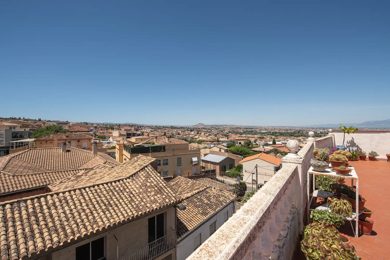 Vista exterior de Casa adosada en venda en La Zubia amb Calefacció, Terrassa i Moblat