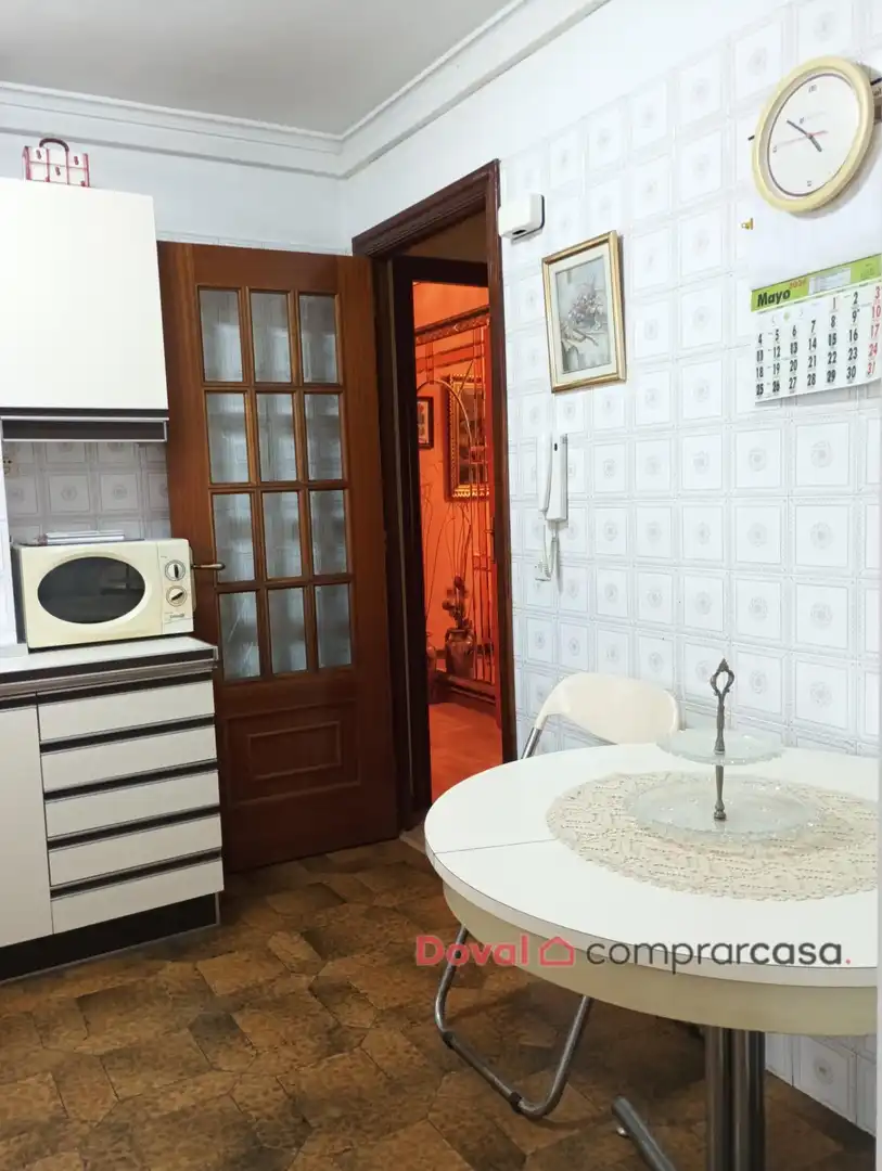 Comedor de Piso de alquiler en Vigo  con Calefacción, Parquet y Amueblado